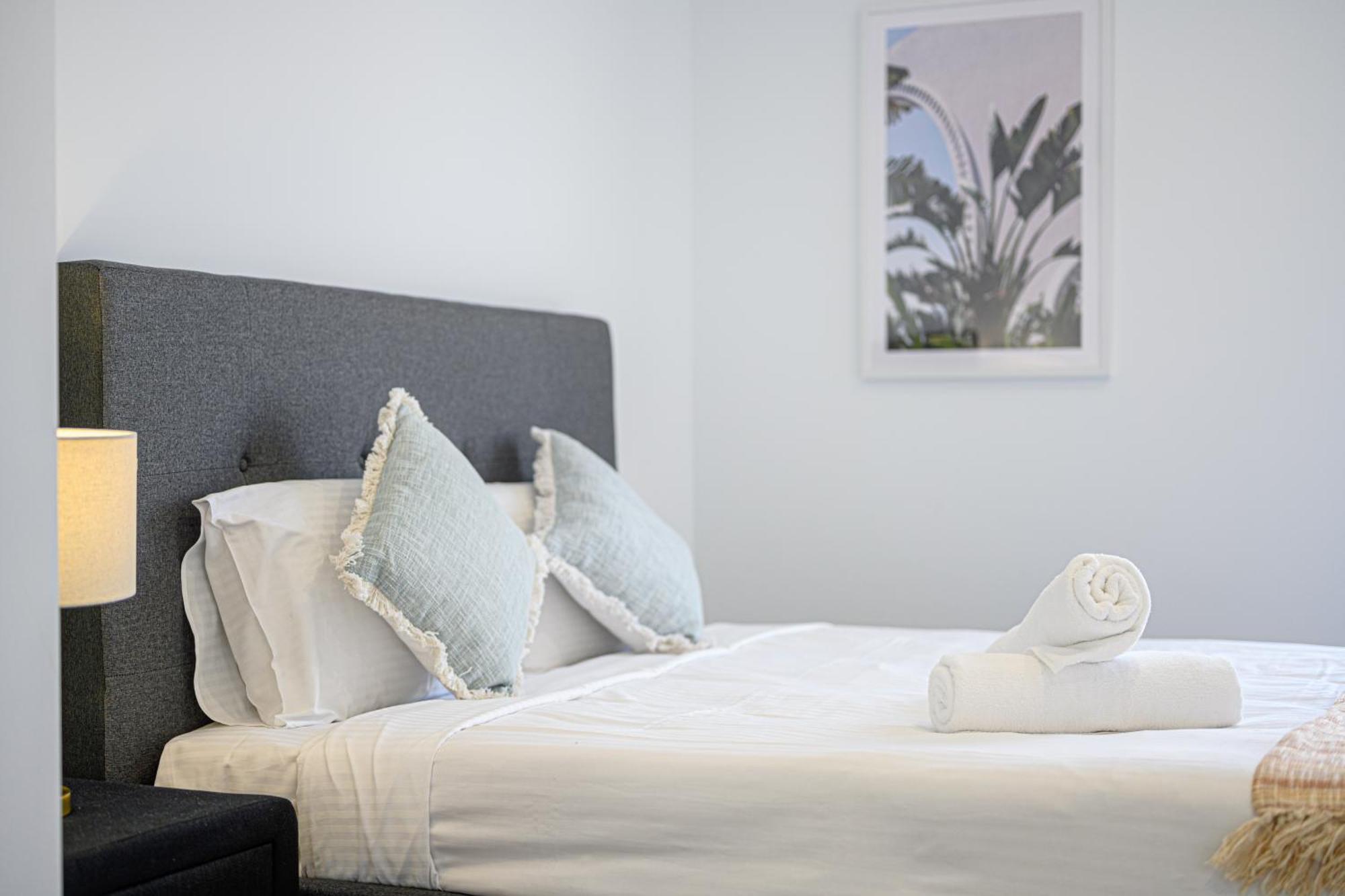 Liverpool Brand New 2 Bedroom Apt View & Parking Exterior photo